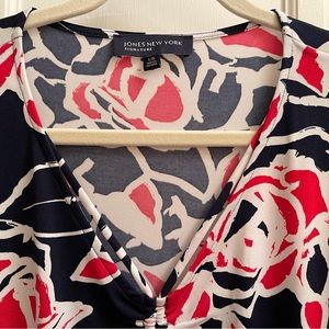 Jones New York Signature V-Neck  Red, White, and Blue Print floral Sheath Dress